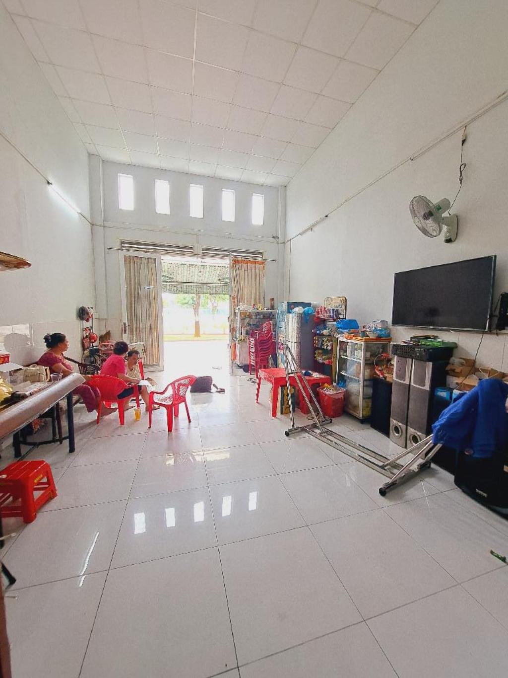 Nhà mặt tiền đường bờ kè Lò Gốm Quận 6, 2 Tầng 3PN, 78.2 m2 (4.6x24m), nhiều tiệc ích xung quanh.